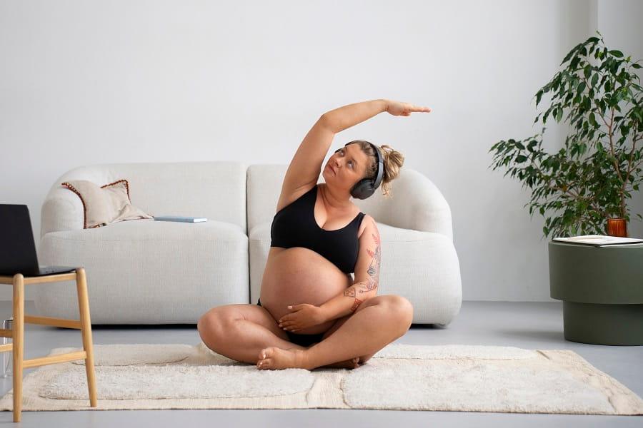 portrait-plus-size-pregnant-woman (1)