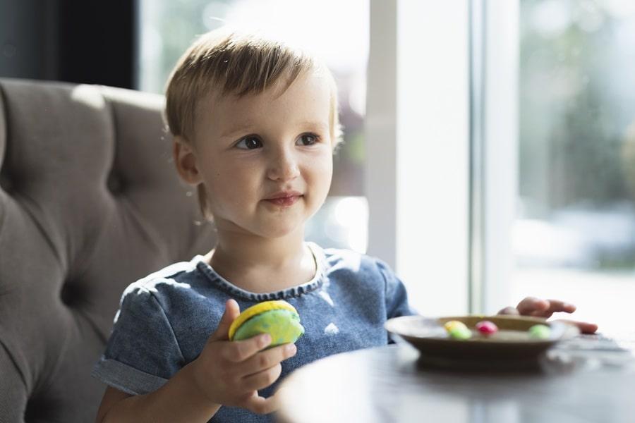 widok-z-przodu-cute-little-girl-min